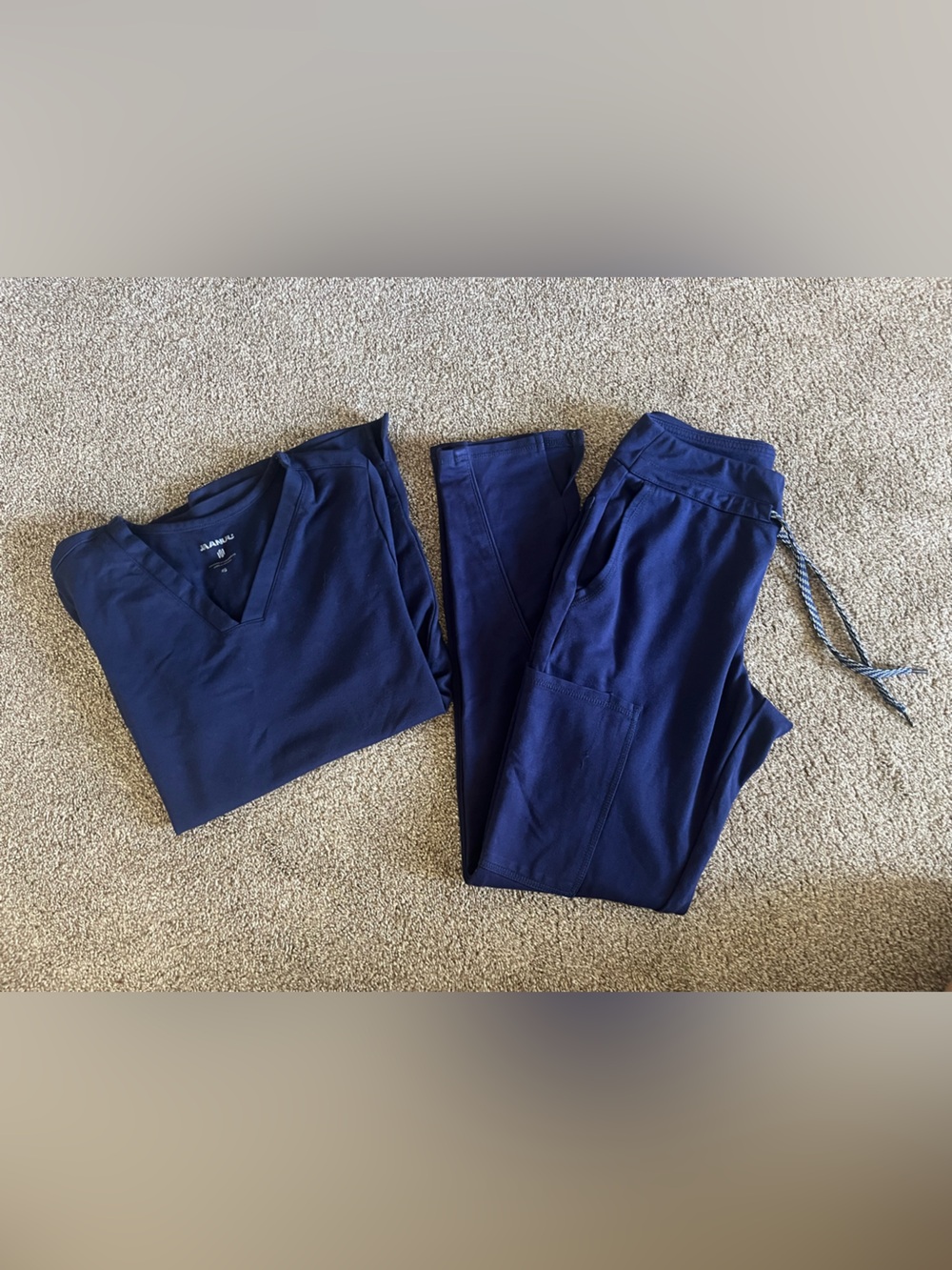 Jaanuu Navy scrub set